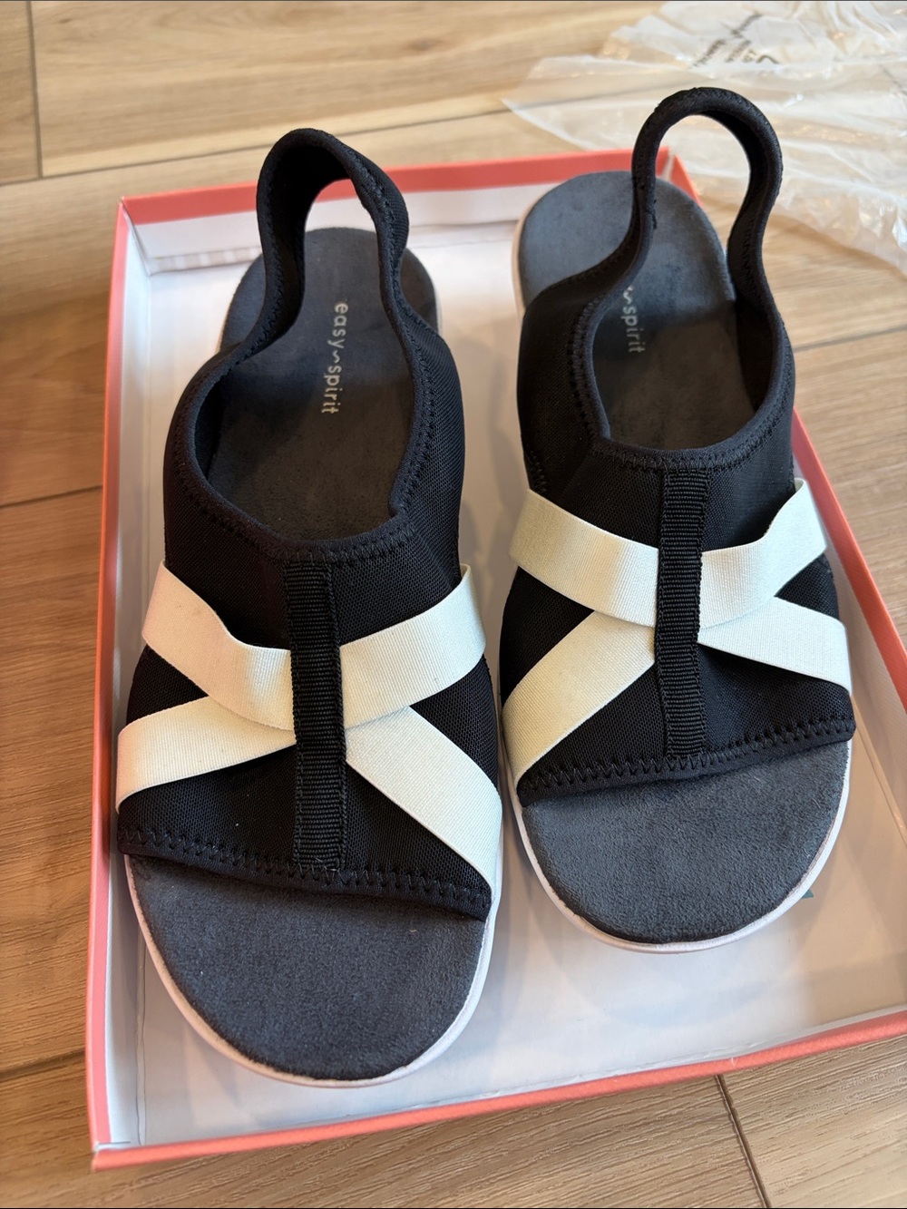 New Easy Spirit Black and Cream Slip-On Crossover Sandals